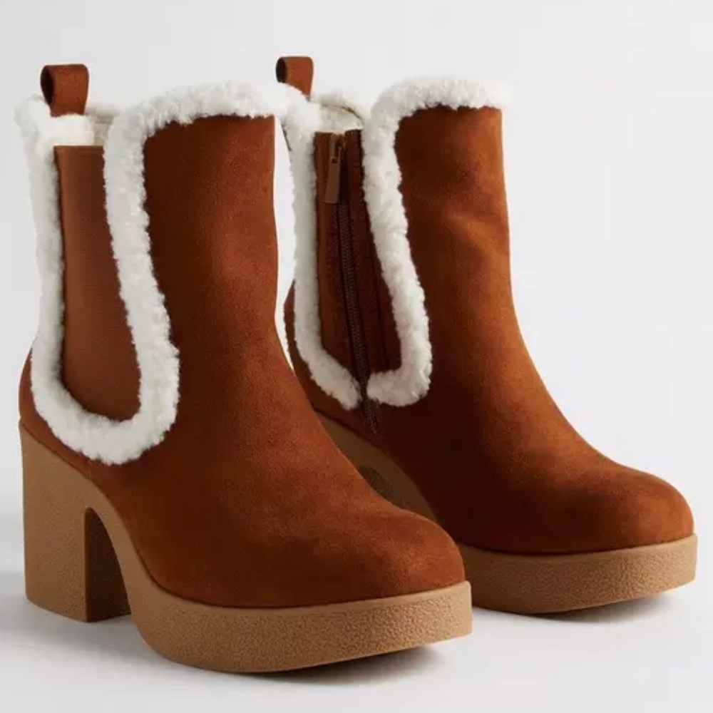 Shearling Trim Platform Bootie Size 7.5